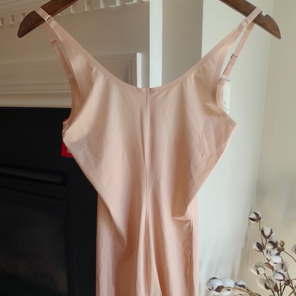 Spanx Trust Your thinstincts Mid Thigh Bodysuit MEDIUM Beige - Picture 2 of 14